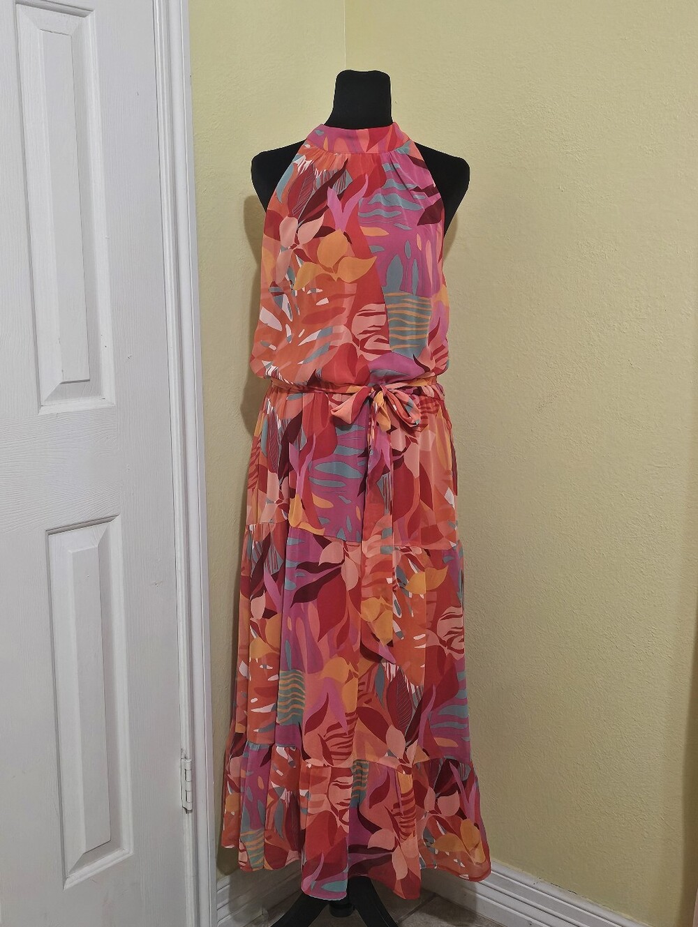 julia jordan Halter Maxi Dress in Coral Pink & Orange Floral